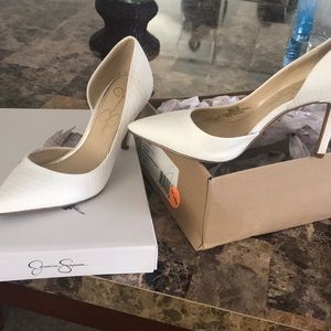 Jessica Simpson pumps
